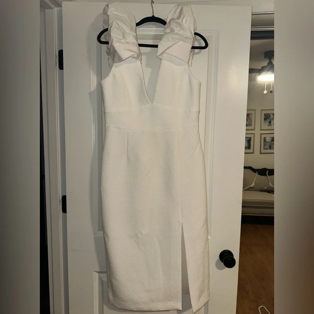 Rebecca Vallance Puff Sleeve V neck Midi dress - Picture 4 of 7